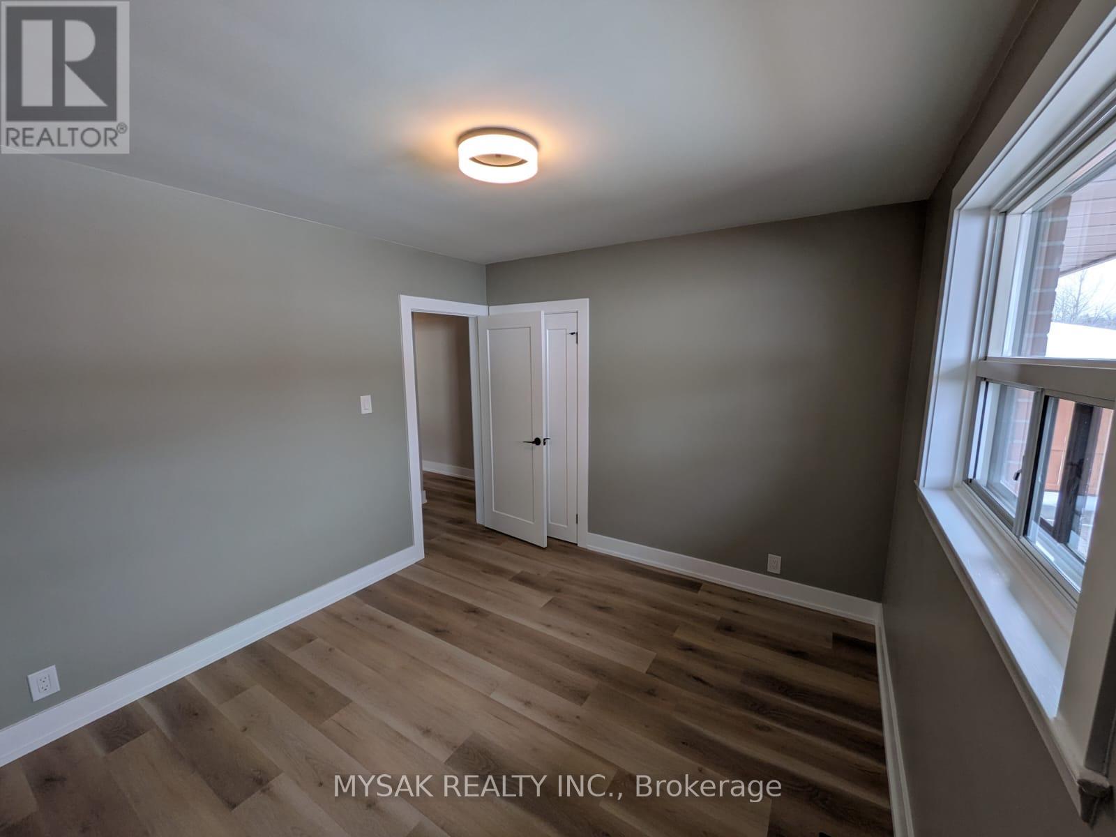 Main Floor - 96 Celestine Drive, Toronto (Willowridge-Martingrove-Richview), Ontario  M9R 3N7 - Photo 10 - W12843028