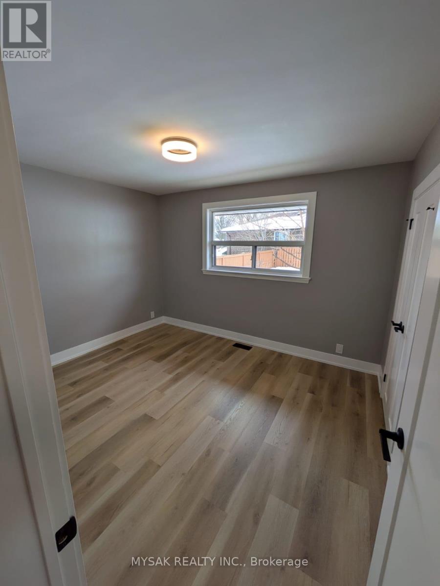 Main Floor - 96 Celestine Drive, Toronto (Willowridge-Martingrove-Richview), Ontario  M9R 3N7 - Photo 11 - W12843028