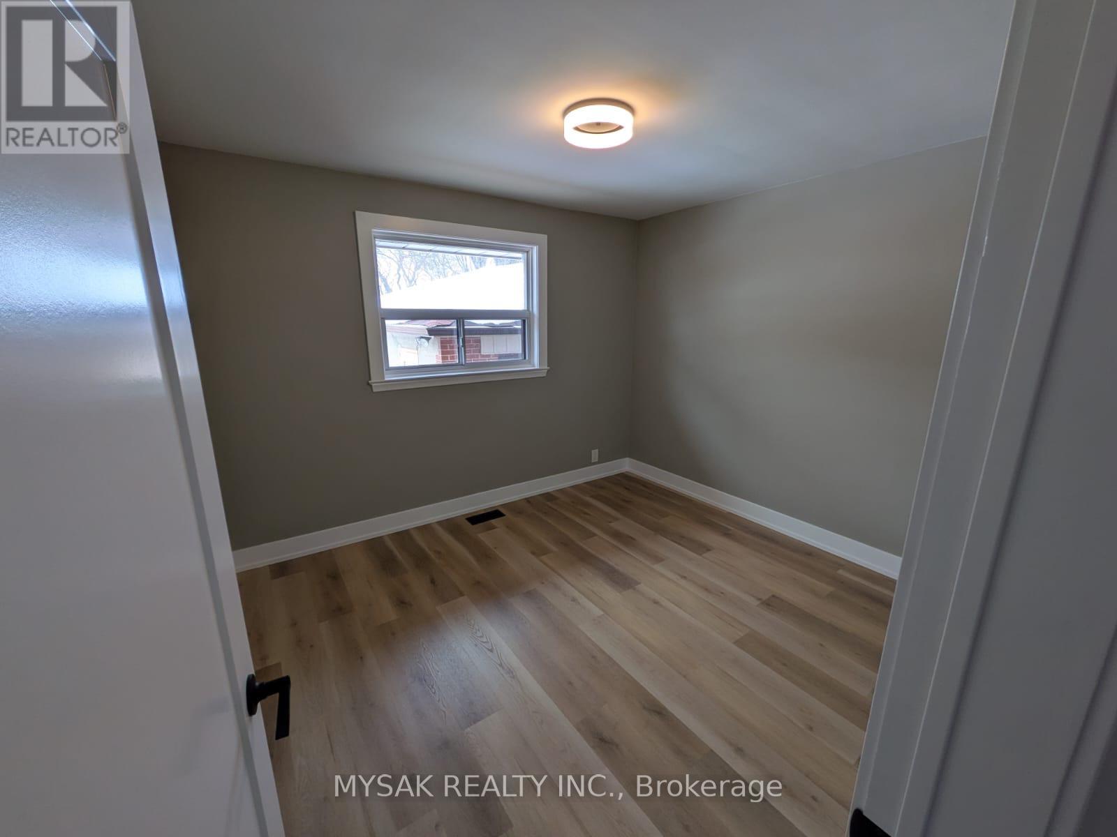 Main Floor - 96 Celestine Drive, Toronto (Willowridge-Martingrove-Richview), Ontario  M9R 3N7 - Photo 13 - W12843028