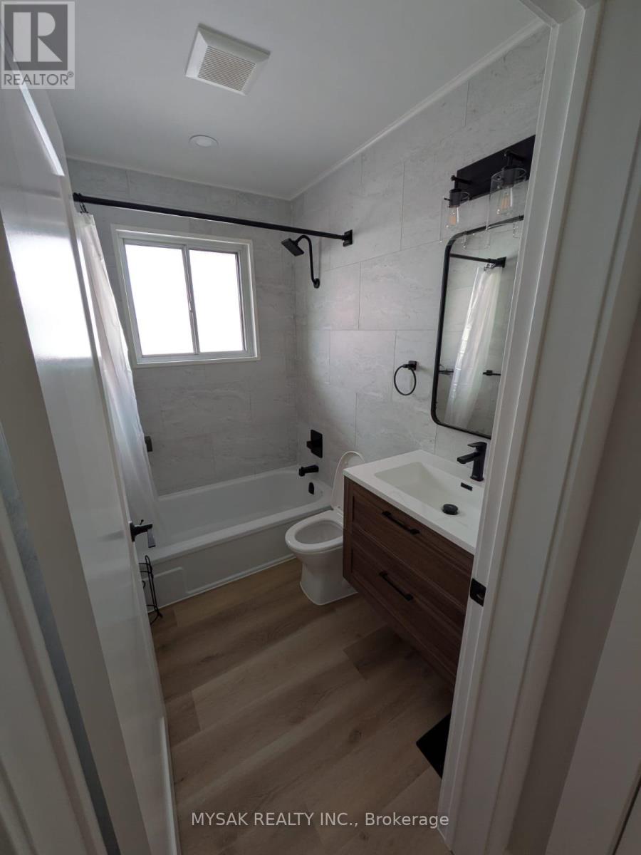 Main Floor - 96 Celestine Drive, Toronto (Willowridge-Martingrove-Richview), Ontario  M9R 3N7 - Photo 15 - W12843028