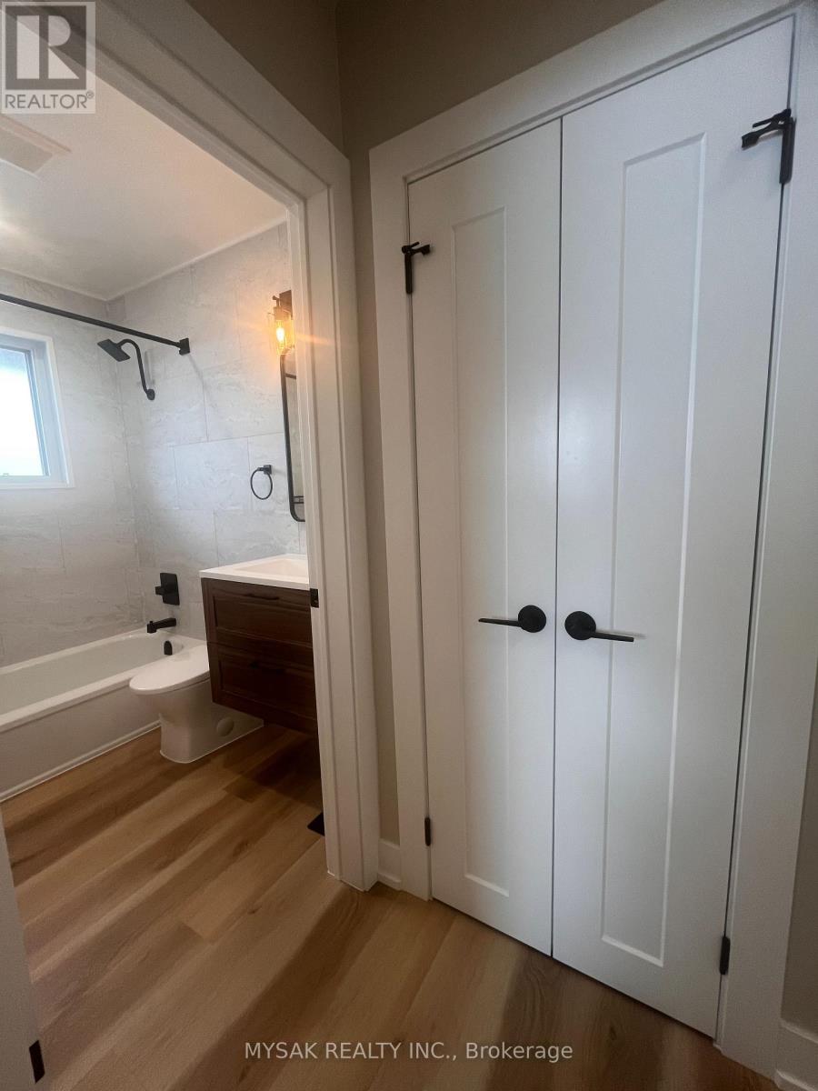 Main Floor - 96 Celestine Drive, Toronto (Willowridge-Martingrove-Richview), Ontario  M9R 3N7 - Photo 16 - W12843028