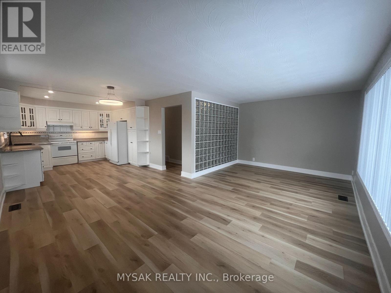 Main Floor - 96 Celestine Drive, Toronto (Willowridge-Martingrove-Richview), Ontario  M9R 3N7 - Photo 2 - W12843028