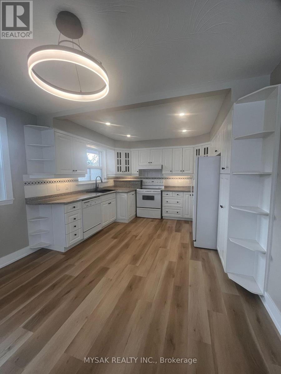 Main Floor - 96 Celestine Drive, Toronto (Willowridge-Martingrove-Richview), Ontario  M9R 3N7 - Photo 3 - W12843028