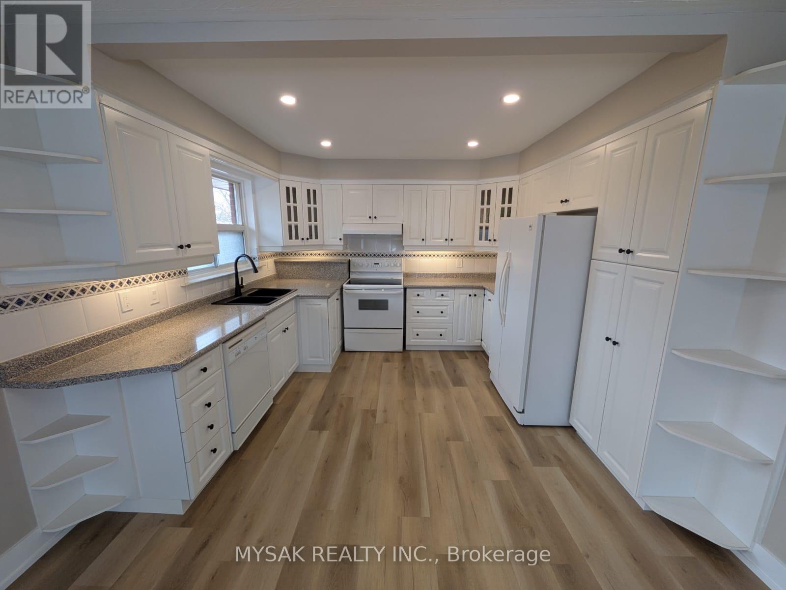 Main Floor - 96 Celestine Drive, Toronto (Willowridge-Martingrove-Richview), Ontario  M9R 3N7 - Photo 4 - W12843028