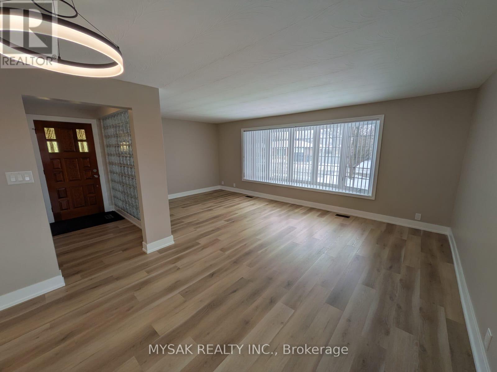 Main Floor - 96 Celestine Drive, Toronto (Willowridge-Martingrove-Richview), Ontario  M9R 3N7 - Photo 6 - W12843028
