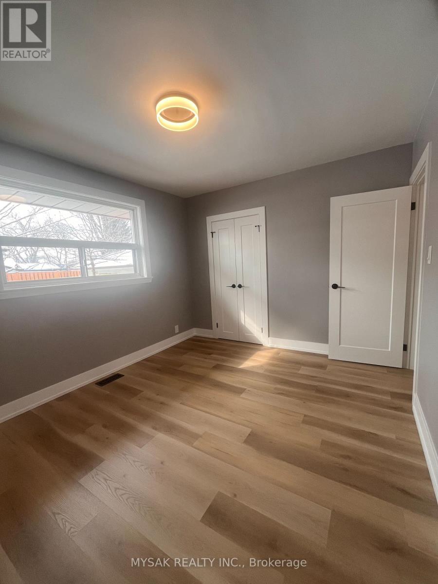 Main Floor - 96 Celestine Drive, Toronto (Willowridge-Martingrove-Richview), Ontario  M9R 3N7 - Photo 8 - W12843028