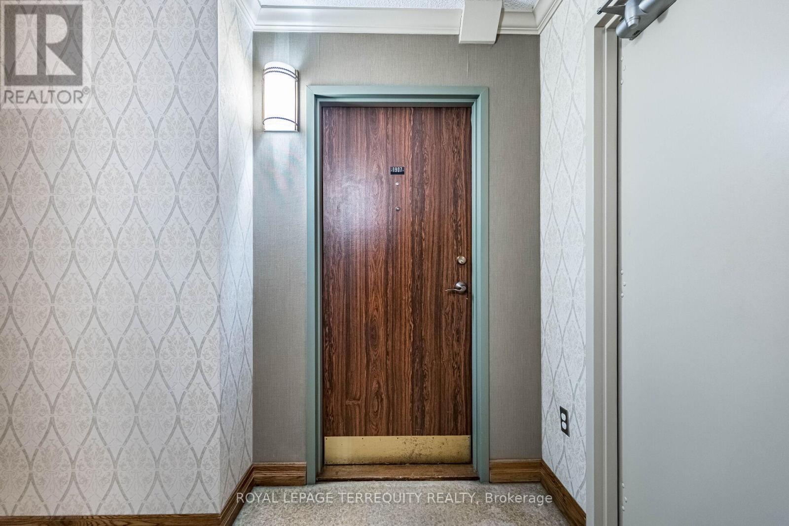 1907 - 812 Burnhamthorpe Road, Toronto, Ontario  M9C 4W1 - Photo 4 - W12843040