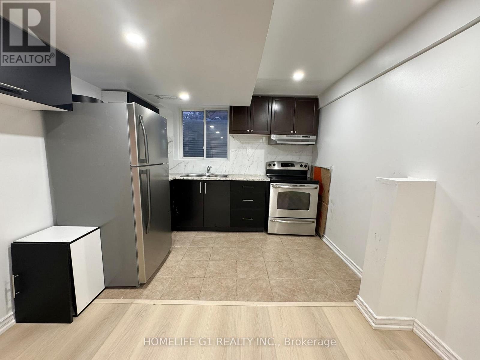 7 Bryony Road, Brampton, Ontario  L7A 0G2 - Photo 3 - W12843050