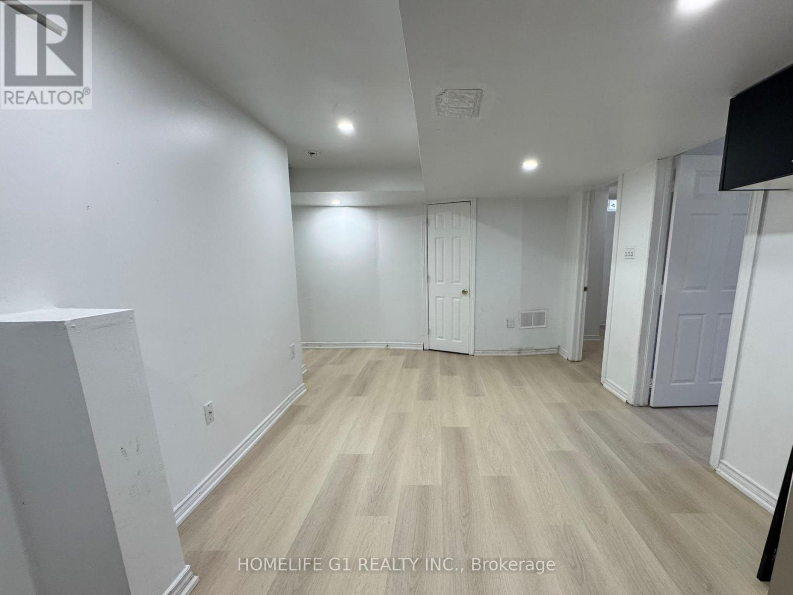 7 Bryony Road, Brampton, Ontario  L7A 0G2 - Photo 4 - W12843050