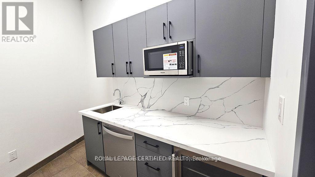 115 - 1660 North Service Road, Oakville, Ontario  L6H 7G3 - Photo 5 - W12843054