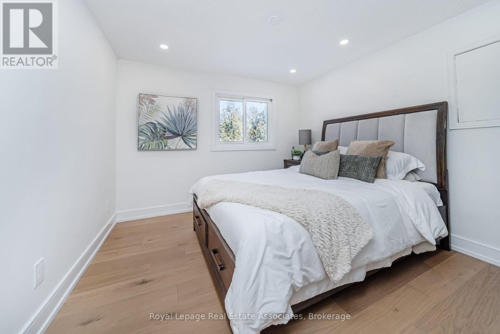 471 Valhalla Court, Oakville (Wo West), Ontario  L6L 5M5 - Photo 26 - W12843070