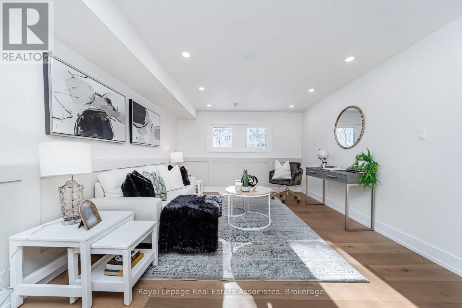 471 Valhalla Court, Oakville (Wo West), Ontario  L6L 5M5 - Photo 28 - W12843070