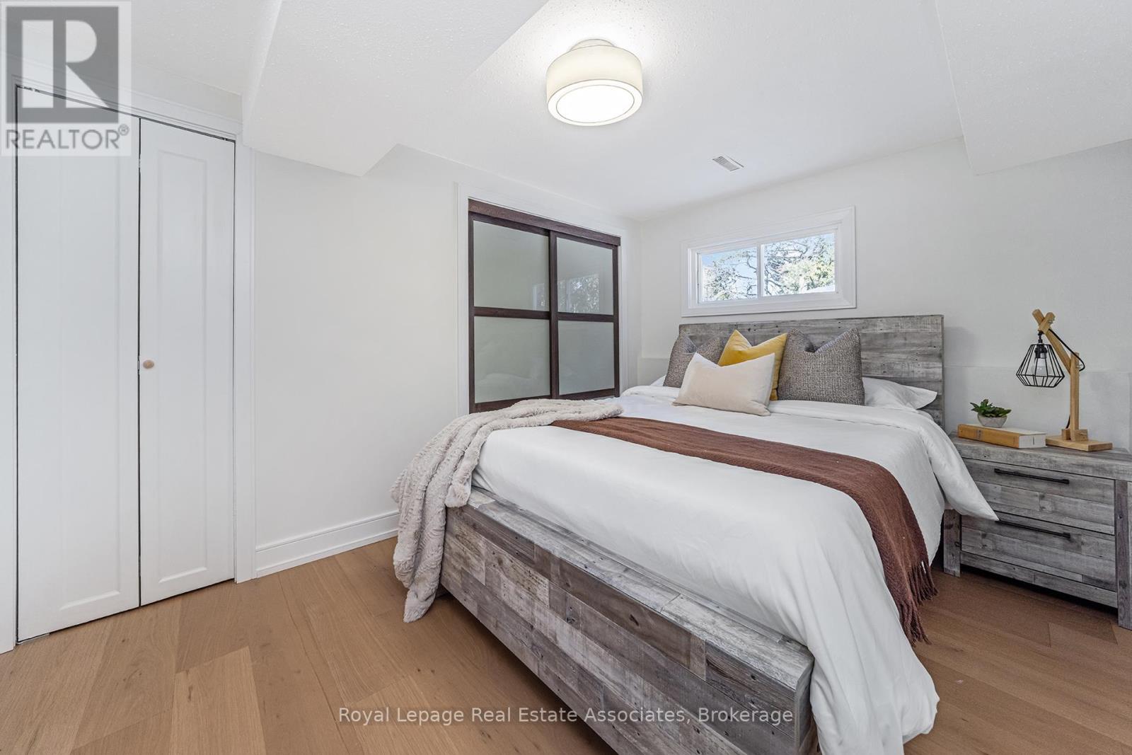 471 Valhalla Court, Oakville (Wo West), Ontario  L6L 5M5 - Photo 30 - W12843070