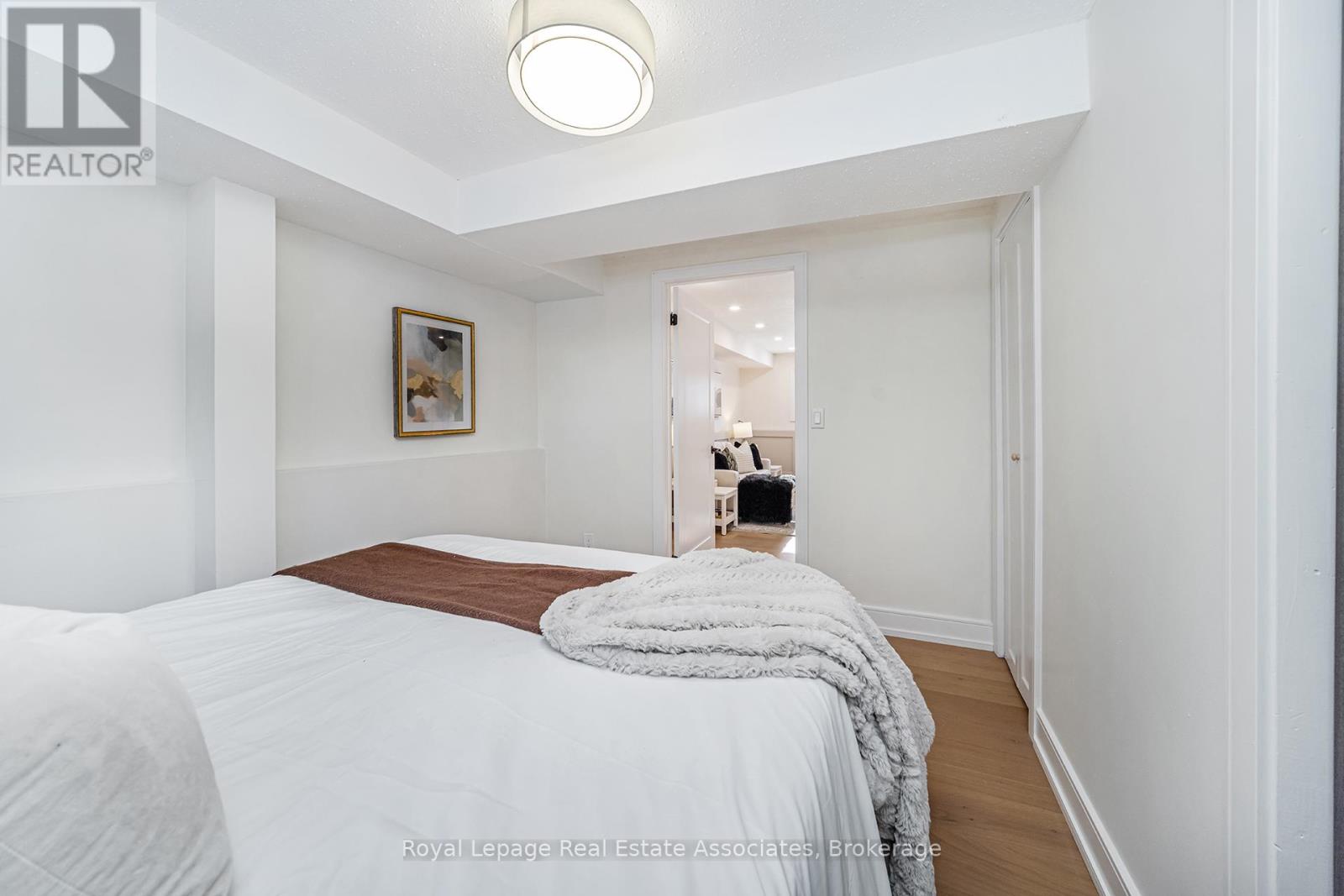 471 Valhalla Court, Oakville (Wo West), Ontario  L6L 5M5 - Photo 32 - W12843070