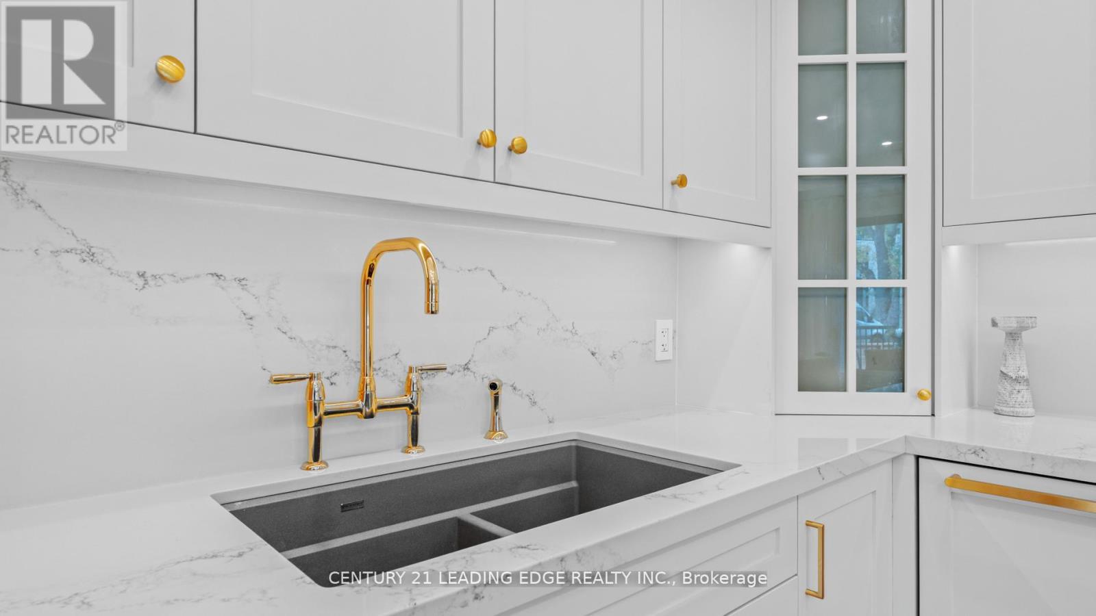 197 Glen Oak Drive N, Oakville (Wo West), Ontario  L6K 2J3 - Photo 10 - W12843096