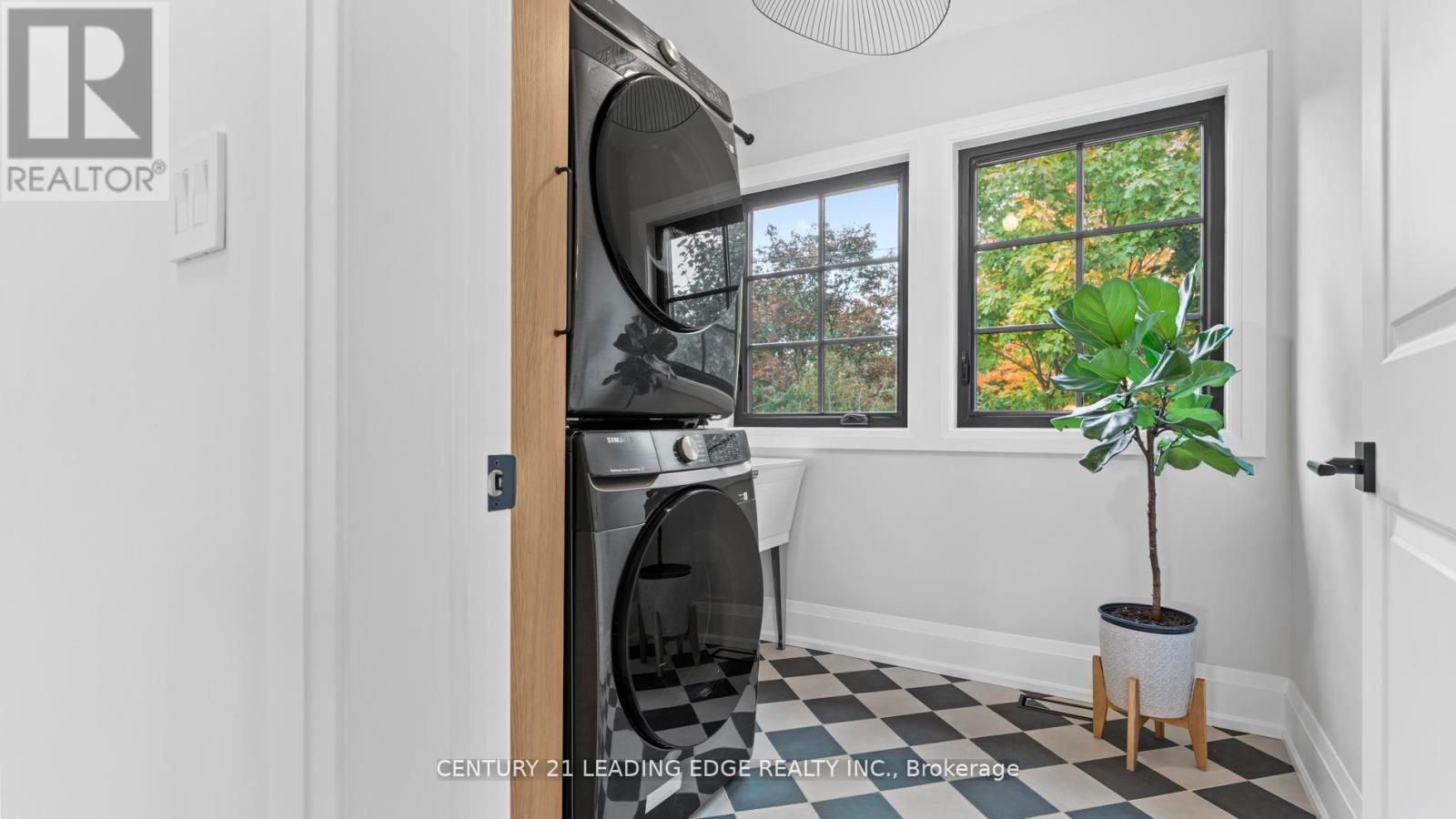 197 Glen Oak Drive N, Oakville (Wo West), Ontario  L6K 2J3 - Photo 21 - W12843096