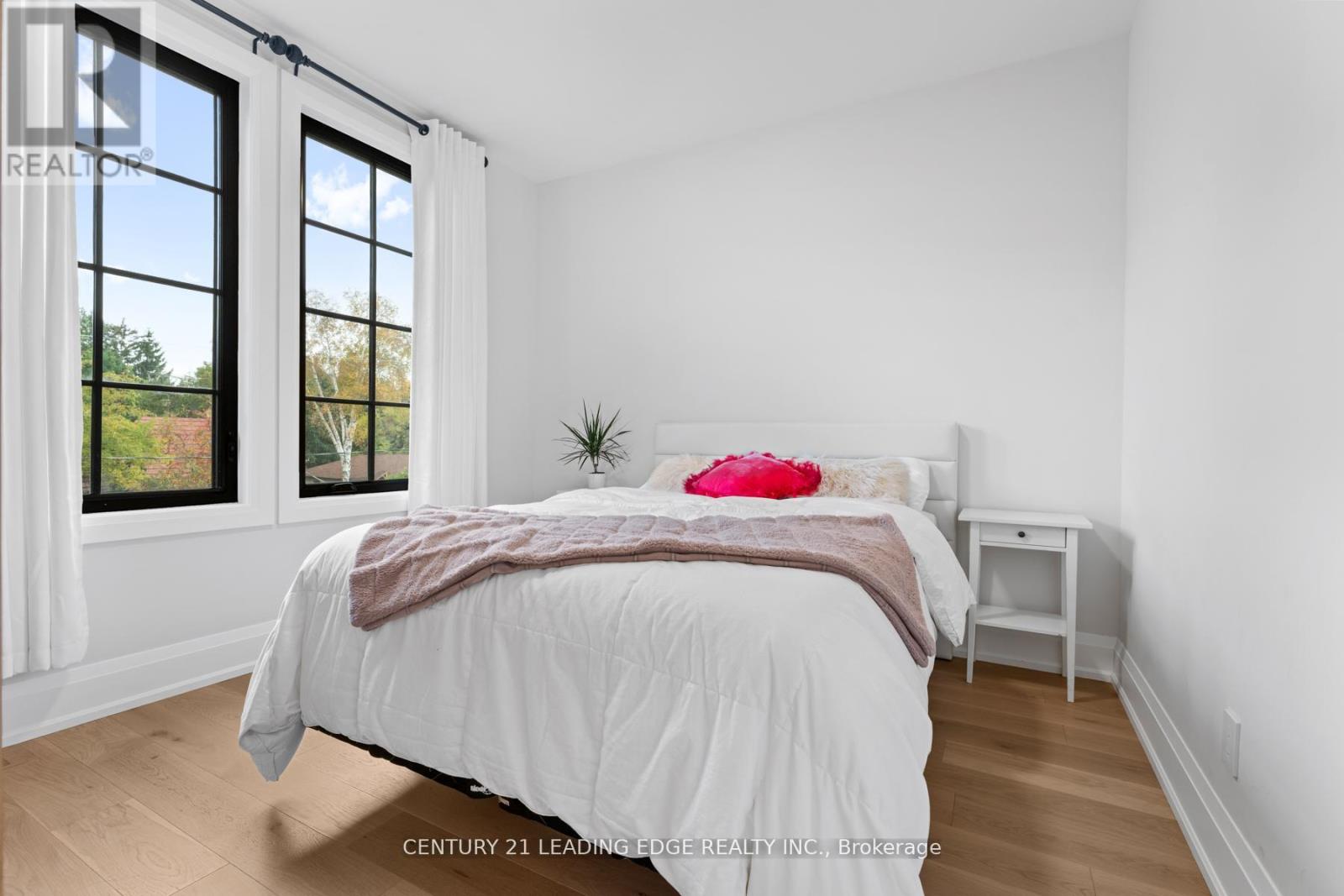 197 Glen Oak Drive N, Oakville (Wo West), Ontario  L6K 2J3 - Photo 32 - W12843096