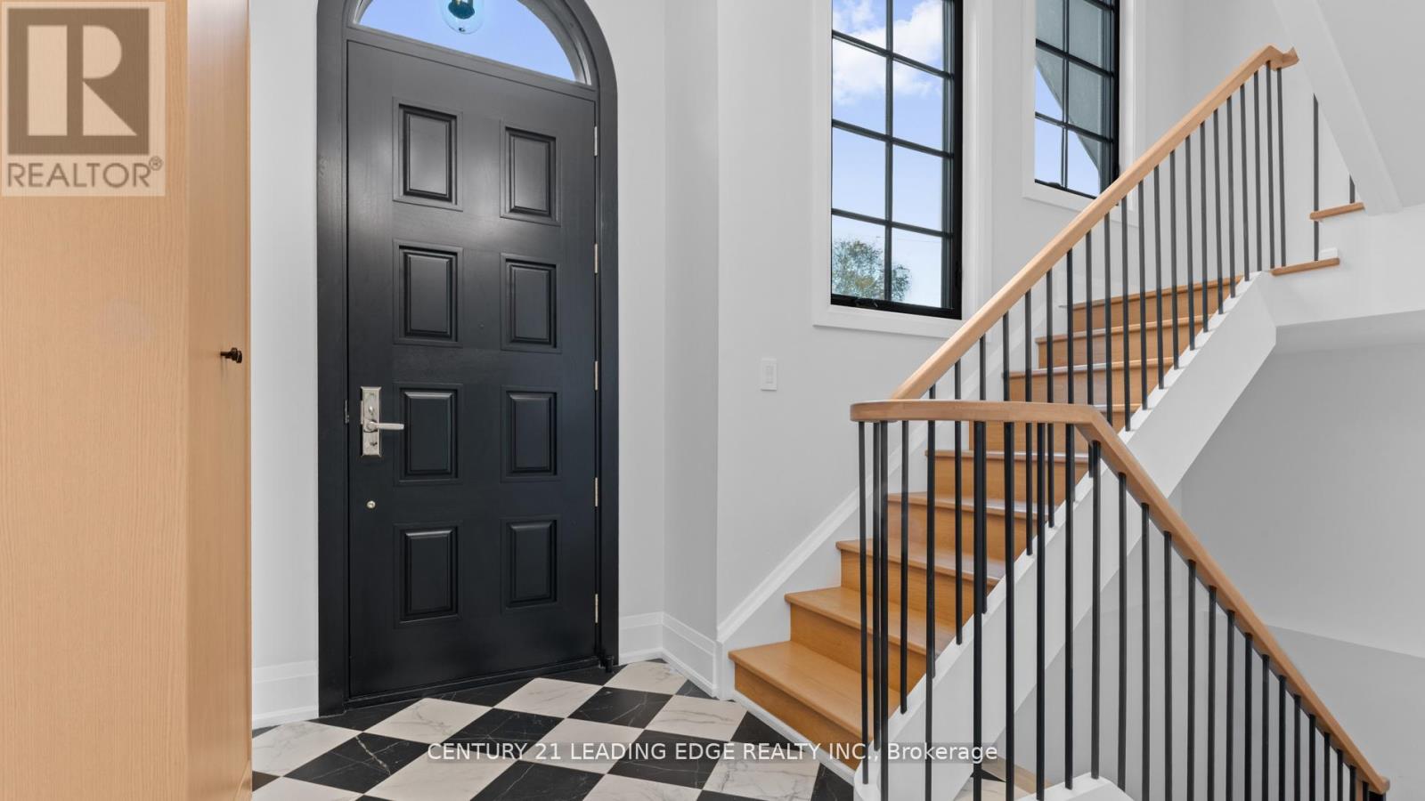 197 Glen Oak Drive N, Oakville (Wo West), Ontario  L6K 2J3 - Photo 4 - W12843096