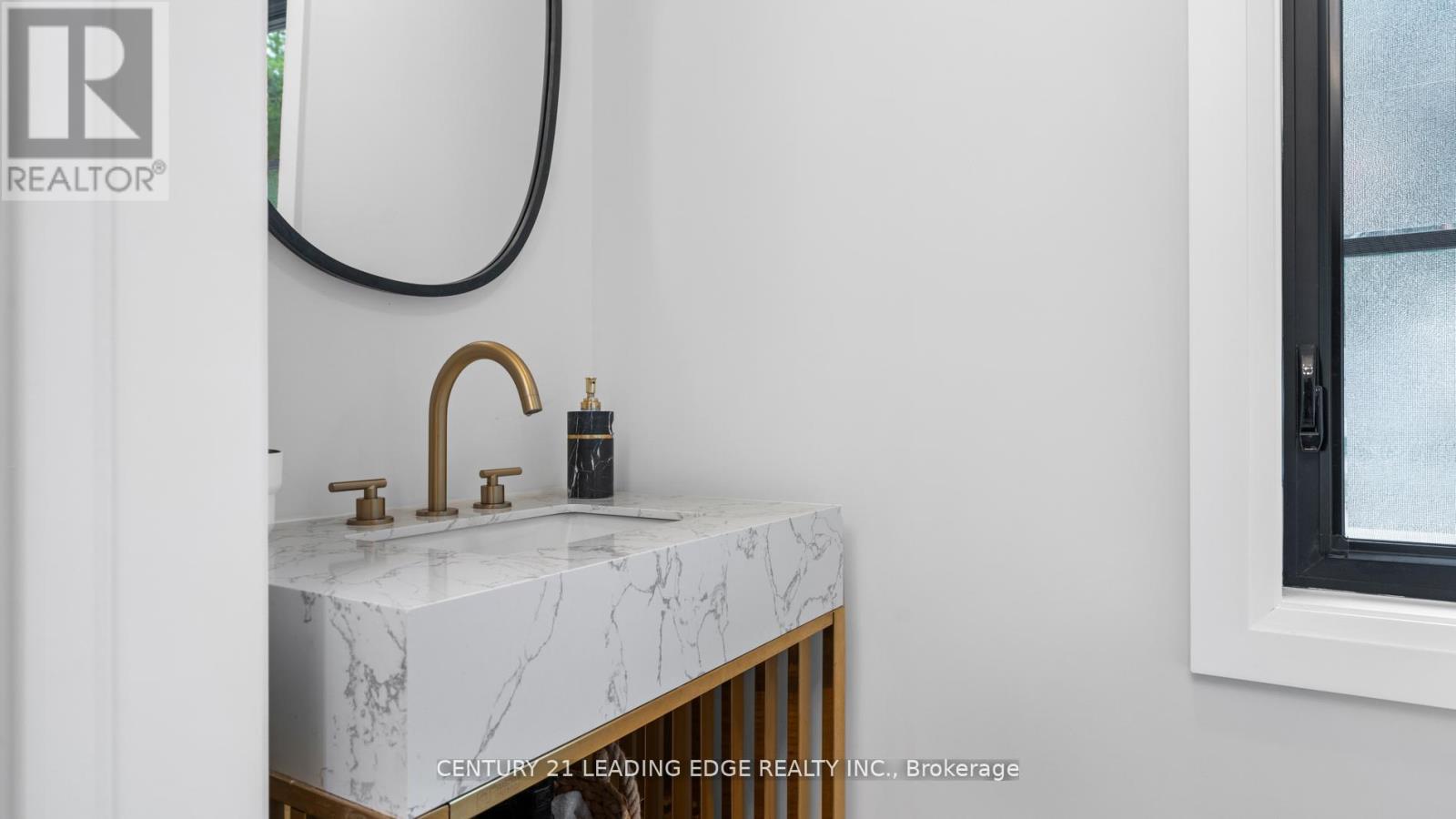 197 Glen Oak Drive N, Oakville (Wo West), Ontario  L6K 2J3 - Photo 5 - W12843096