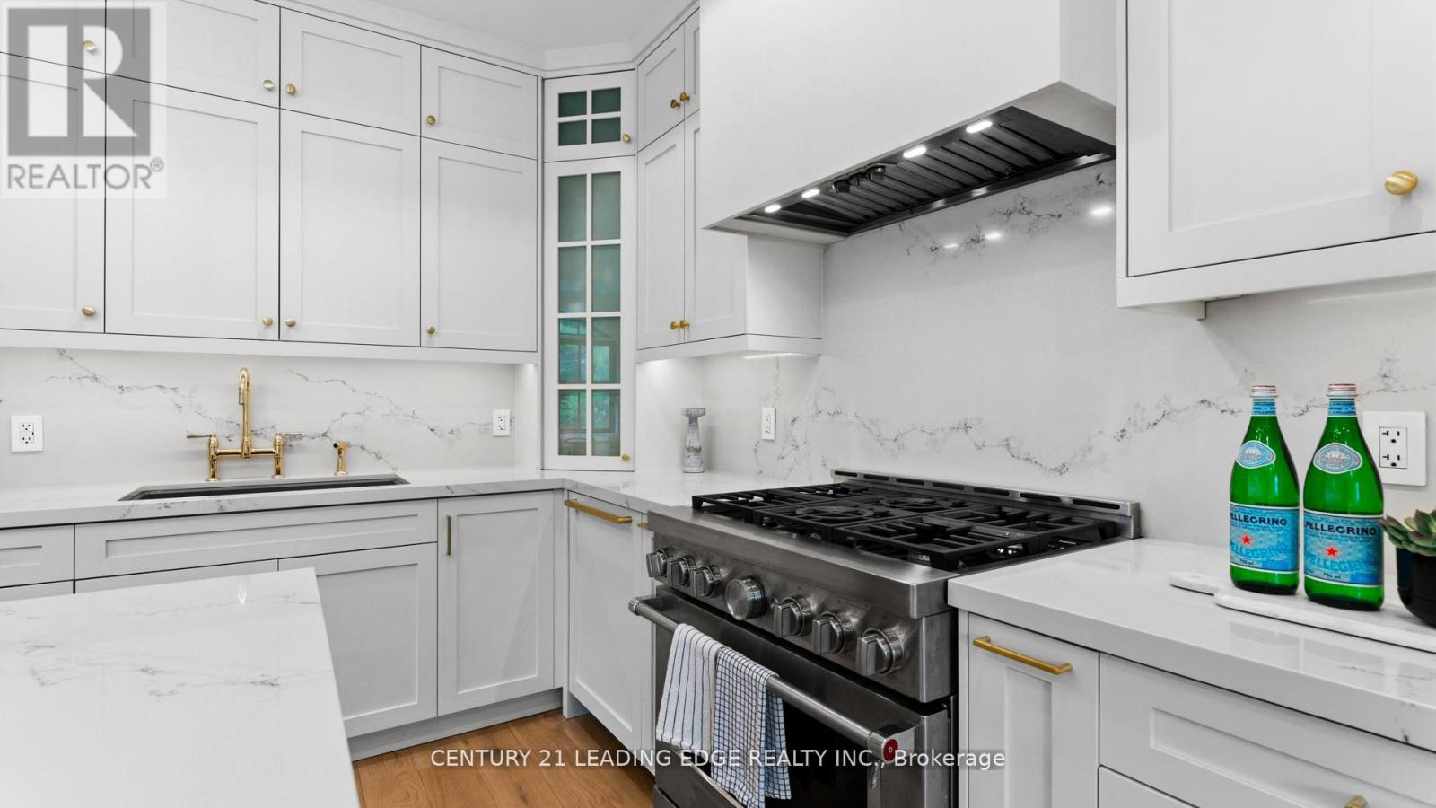 197 Glen Oak Drive N, Oakville (Wo West), Ontario  L6K 2J3 - Photo 9 - W12843096