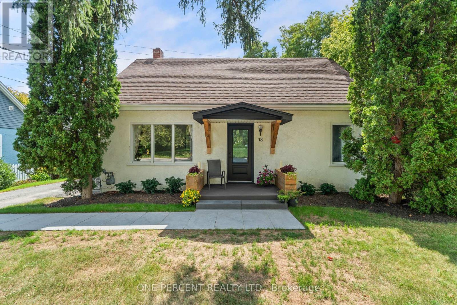 18 Stanley Street, Prince Edward County, Ontario  K0K 1G0 - Photo 2 - X12843000