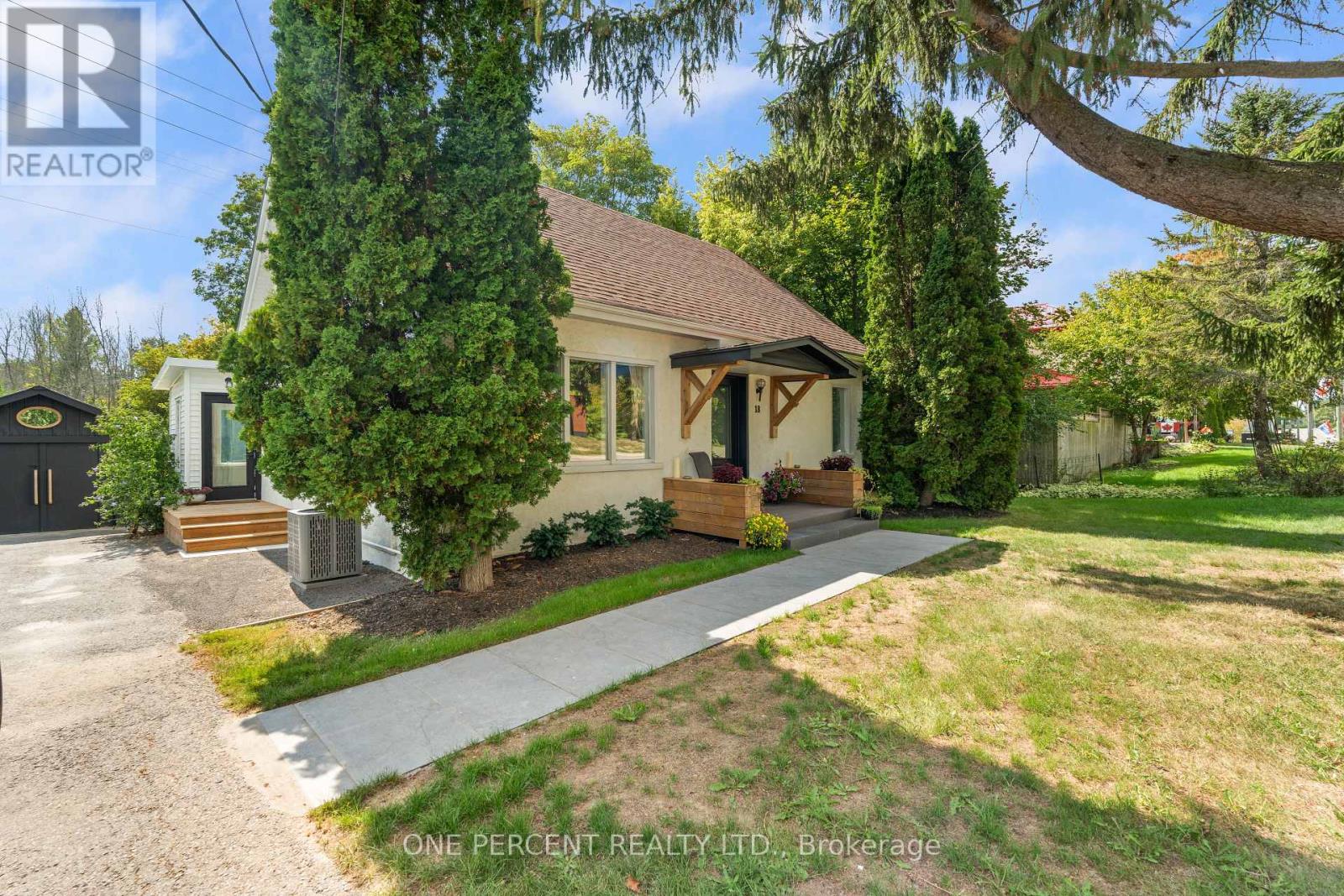 18 Stanley Street, Prince Edward County, Ontario  K0K 1G0 - Photo 3 - X12843000