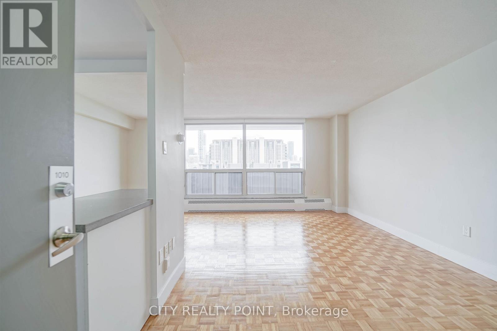 2410 - 666 Spadina Avenue, Toronto, Ontario  M5S 2H8 - Photo 2 - C12766550