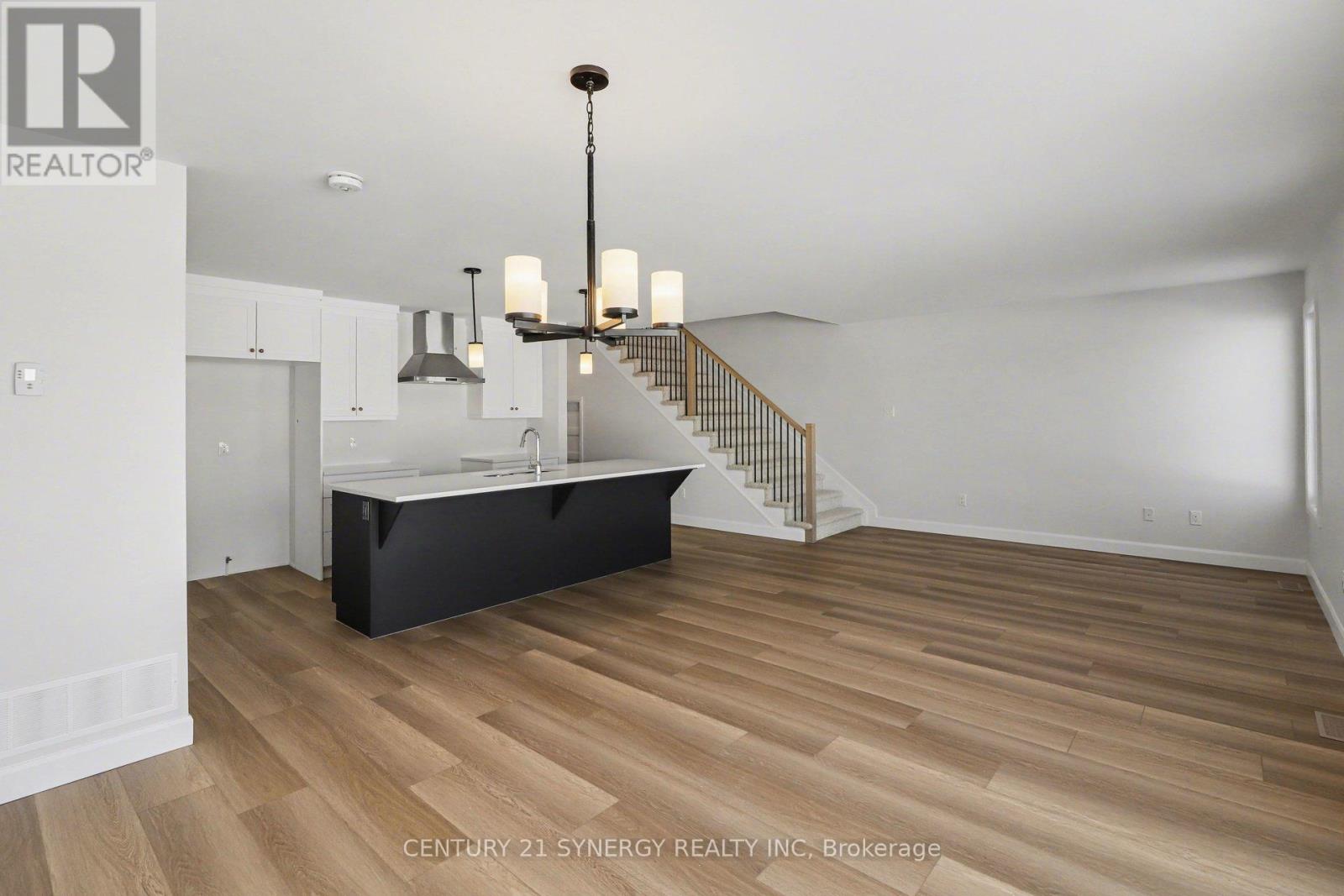 77 Villeneuve Street, North Stormont, Ontario  K0C 1W0 - Photo 12 - X12841892