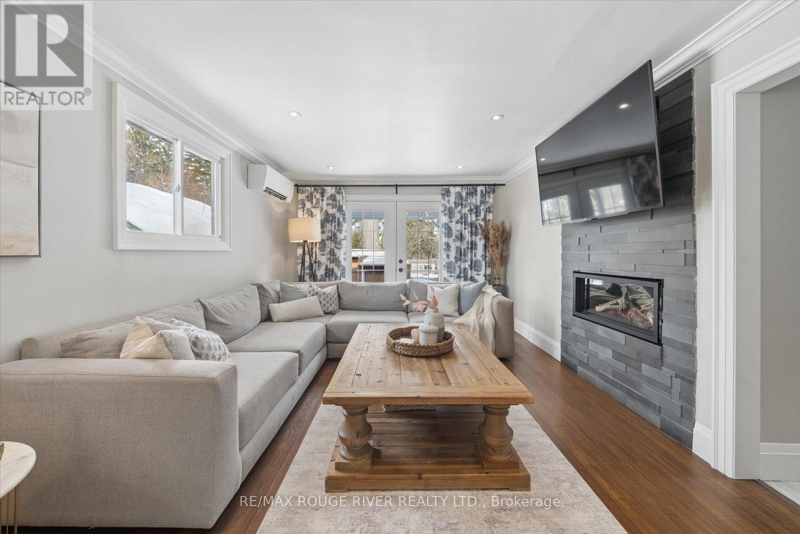 28 Columbus Road E, Oshawa, Ontario  L1H 7K4 - Photo 11 - E12843258