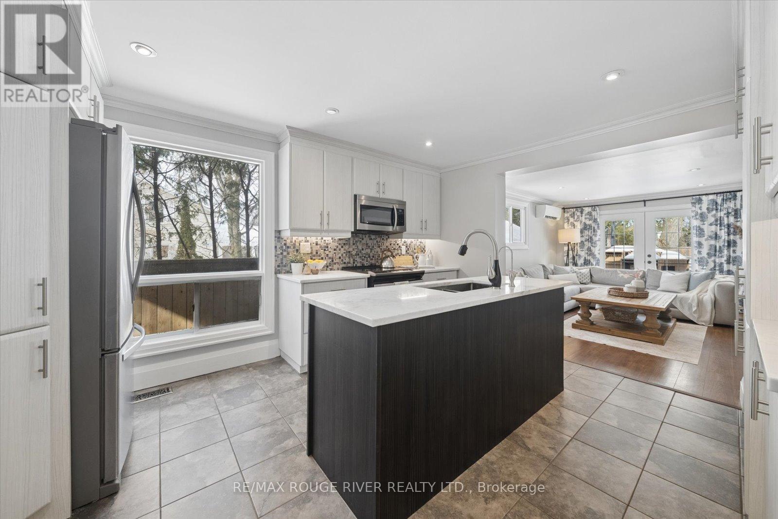 28 Columbus Road E, Oshawa, Ontario  L1H 7K4 - Photo 9 - E12843258