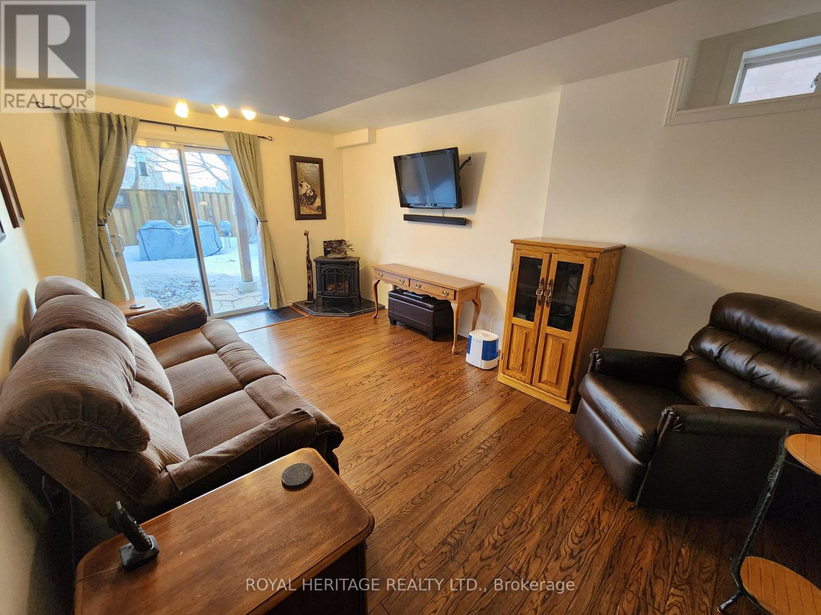 127 Knapton Drive, Newmarket (Woodland Hill), Ontario  L3X 3B3 - Photo 19 - N12843198