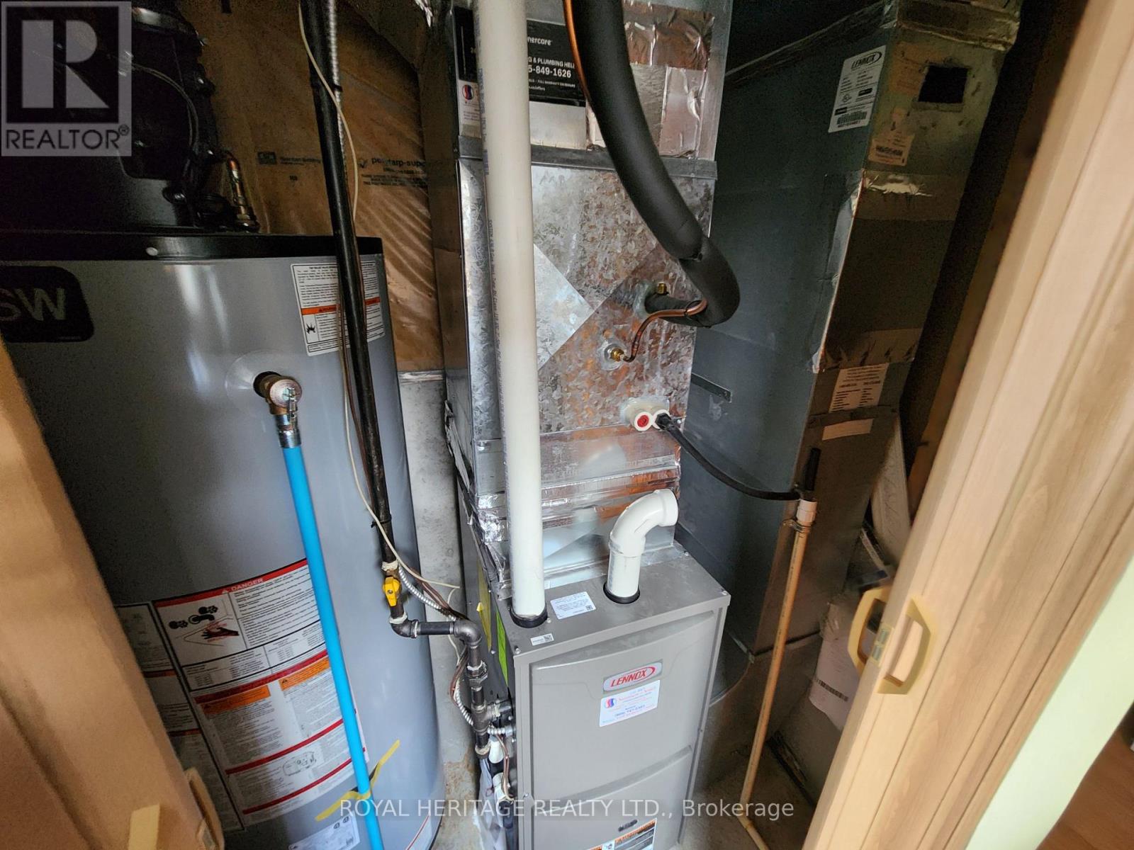 127 Knapton Drive, Newmarket (Woodland Hill), Ontario  L3X 3B3 - Photo 23 - N12843198