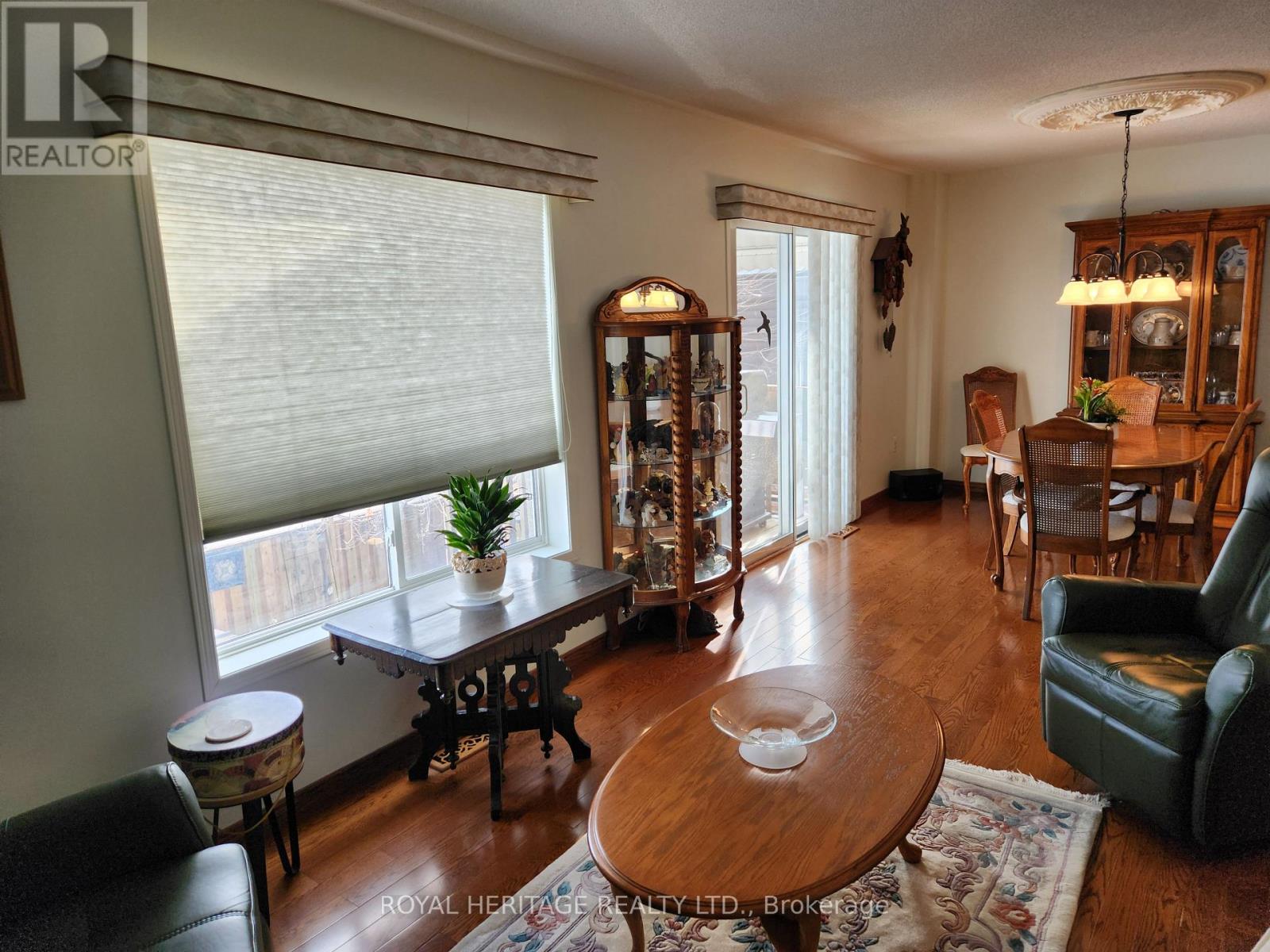 127 Knapton Drive, Newmarket (Woodland Hill), Ontario  L3X 3B3 - Photo 4 - N12843198