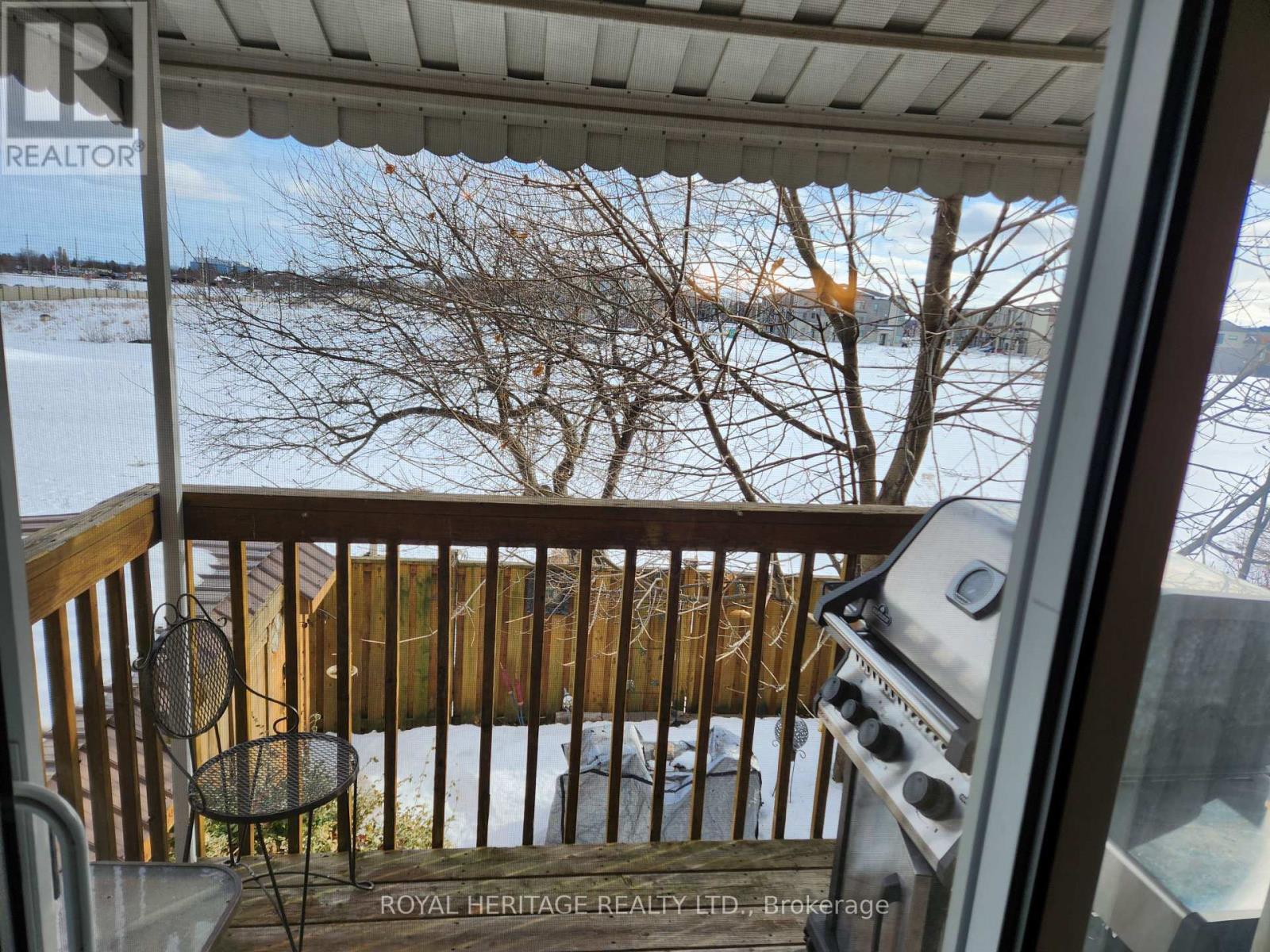 127 Knapton Drive, Newmarket (Woodland Hill), Ontario  L3X 3B3 - Photo 5 - N12843198