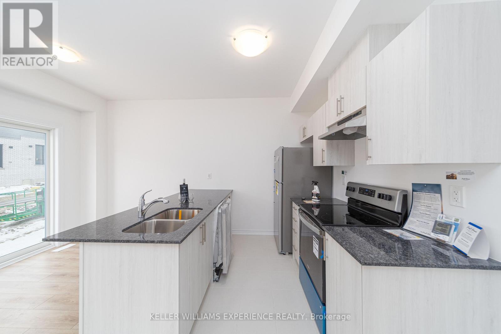 12 Wagon Lane, Barrie, Ontario  L9J 0V1 - Photo 6 - S12824206