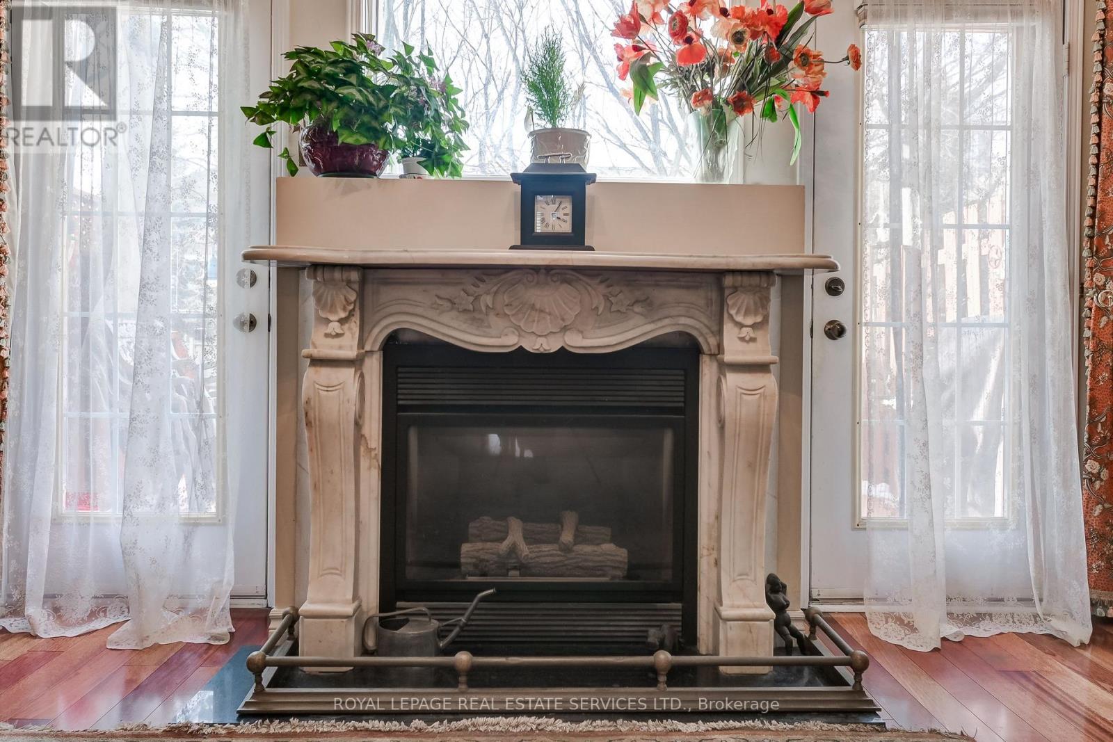 8 Granite Court, Toronto, Ontario  M8V 4A4 - Photo 12 - W12835382