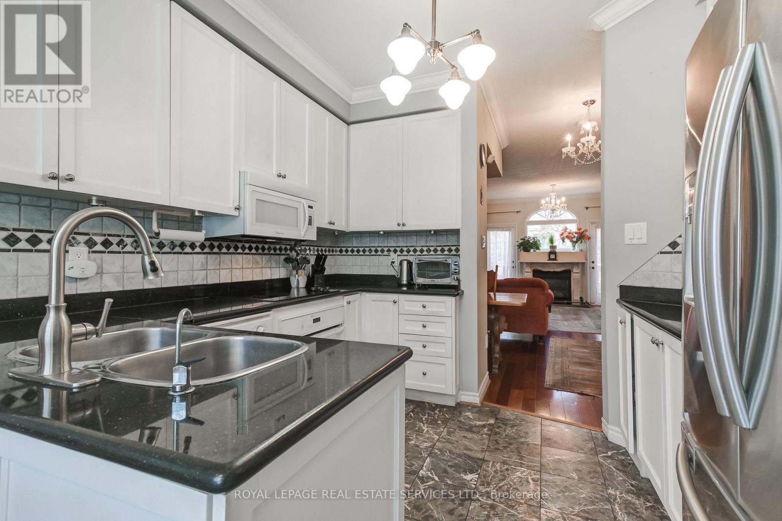 8 Granite Court, Toronto, Ontario  M8V 4A4 - Photo 19 - W12835382