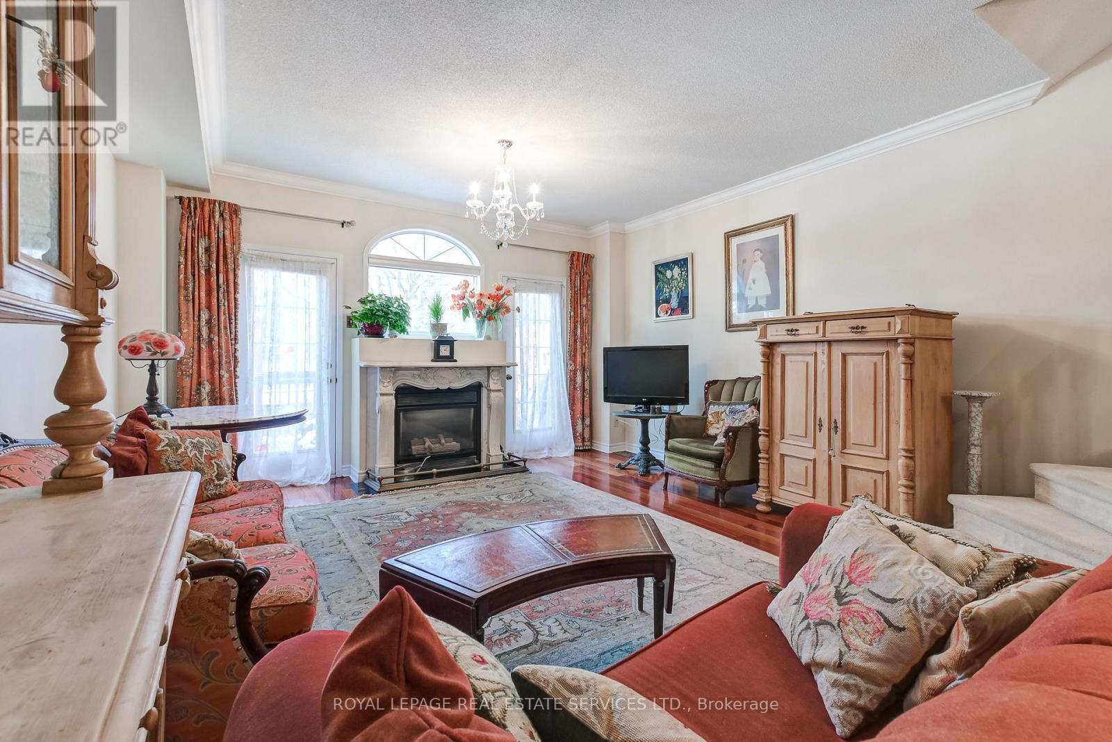 8 Granite Court, Toronto, Ontario  M8V 4A4 - Photo 9 - W12835382