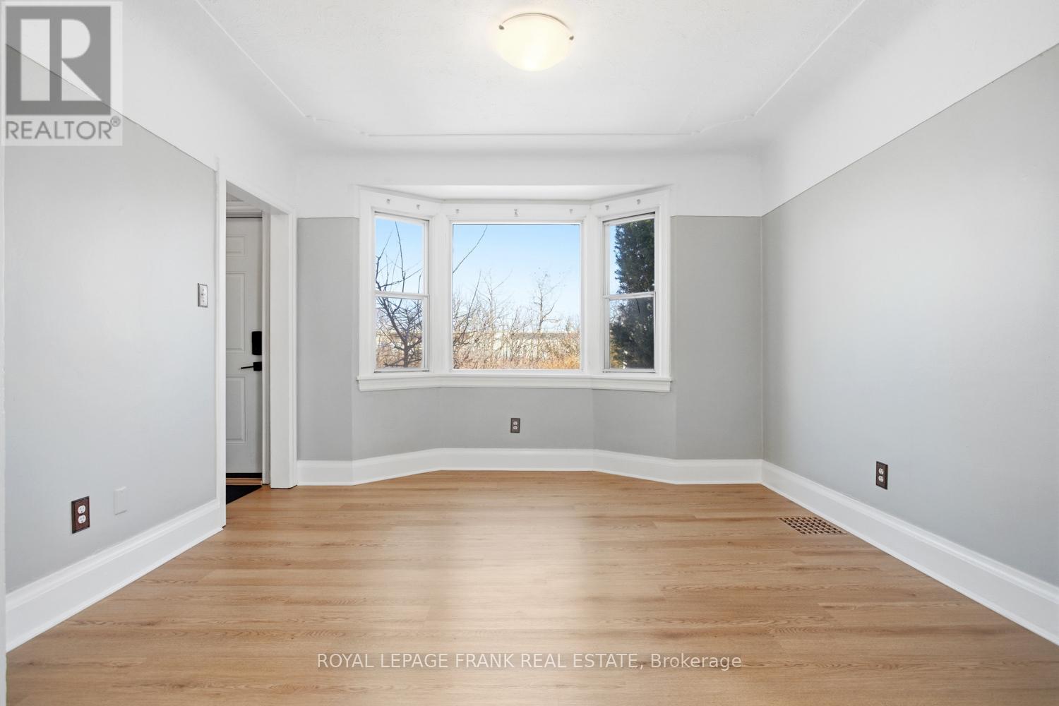 542 Walmer Road, Hamilton, Ontario  L8H 3E6 - Photo 4 - X12843158