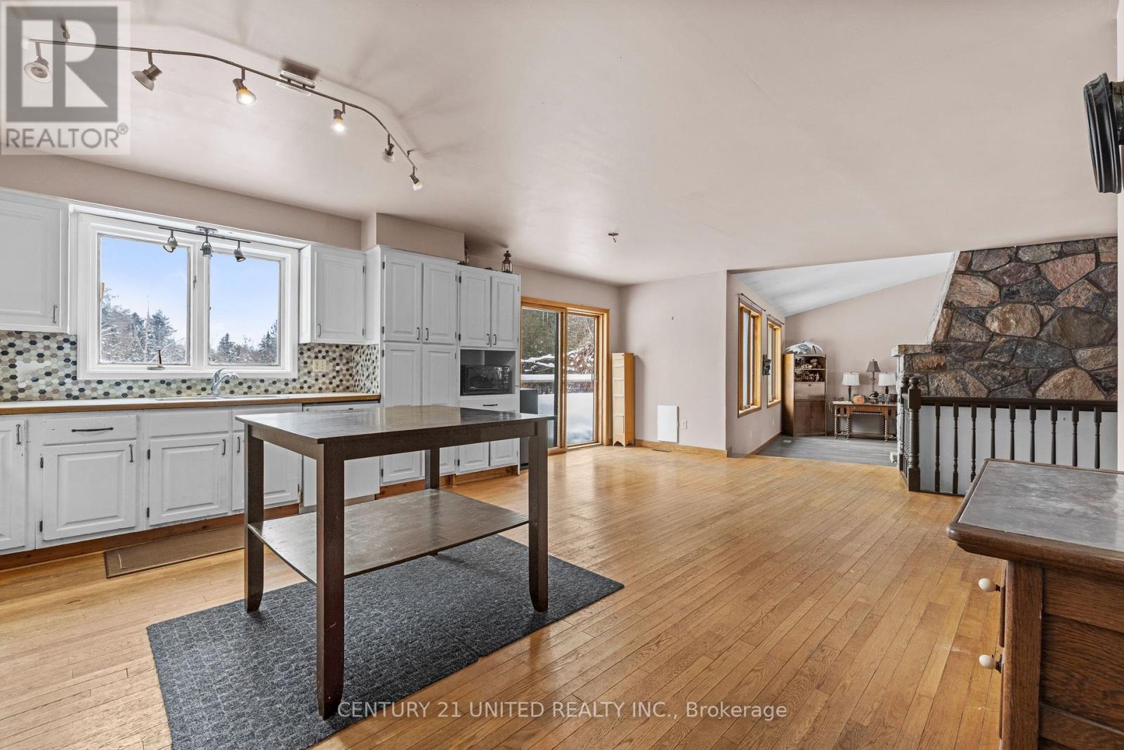 257 Big Cedar Lake Road, North Kawartha, Ontario  K0L 2H0 - Photo 10 - X12843238