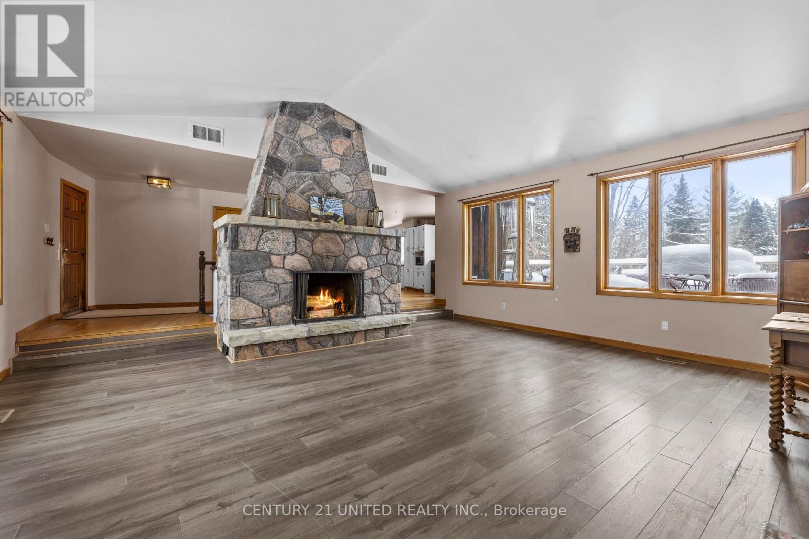 257 Big Cedar Lake Road, North Kawartha, Ontario  K0L 2H0 - Photo 4 - X12843238