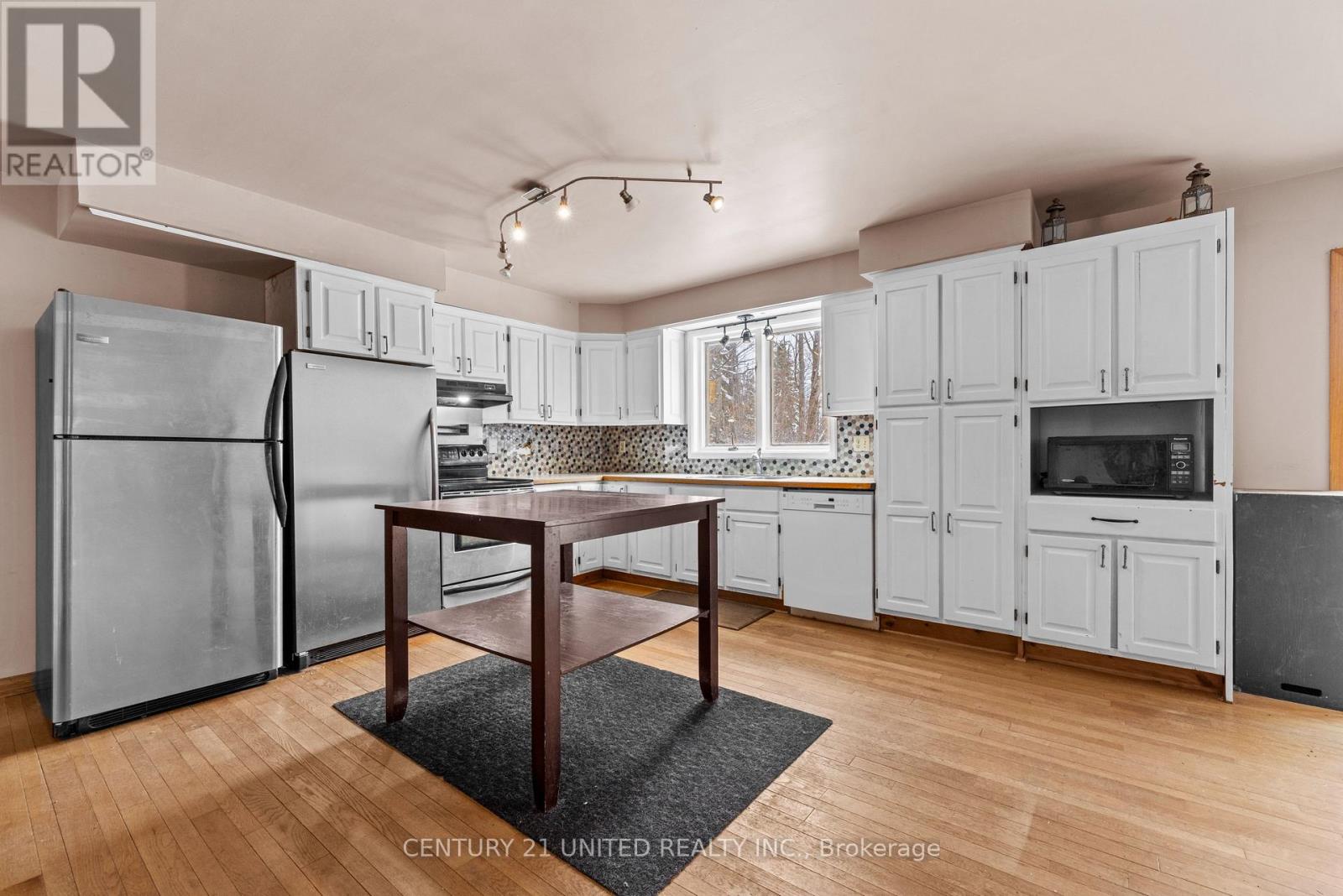 257 Big Cedar Lake Road, North Kawartha, Ontario  K0L 2H0 - Photo 8 - X12843238