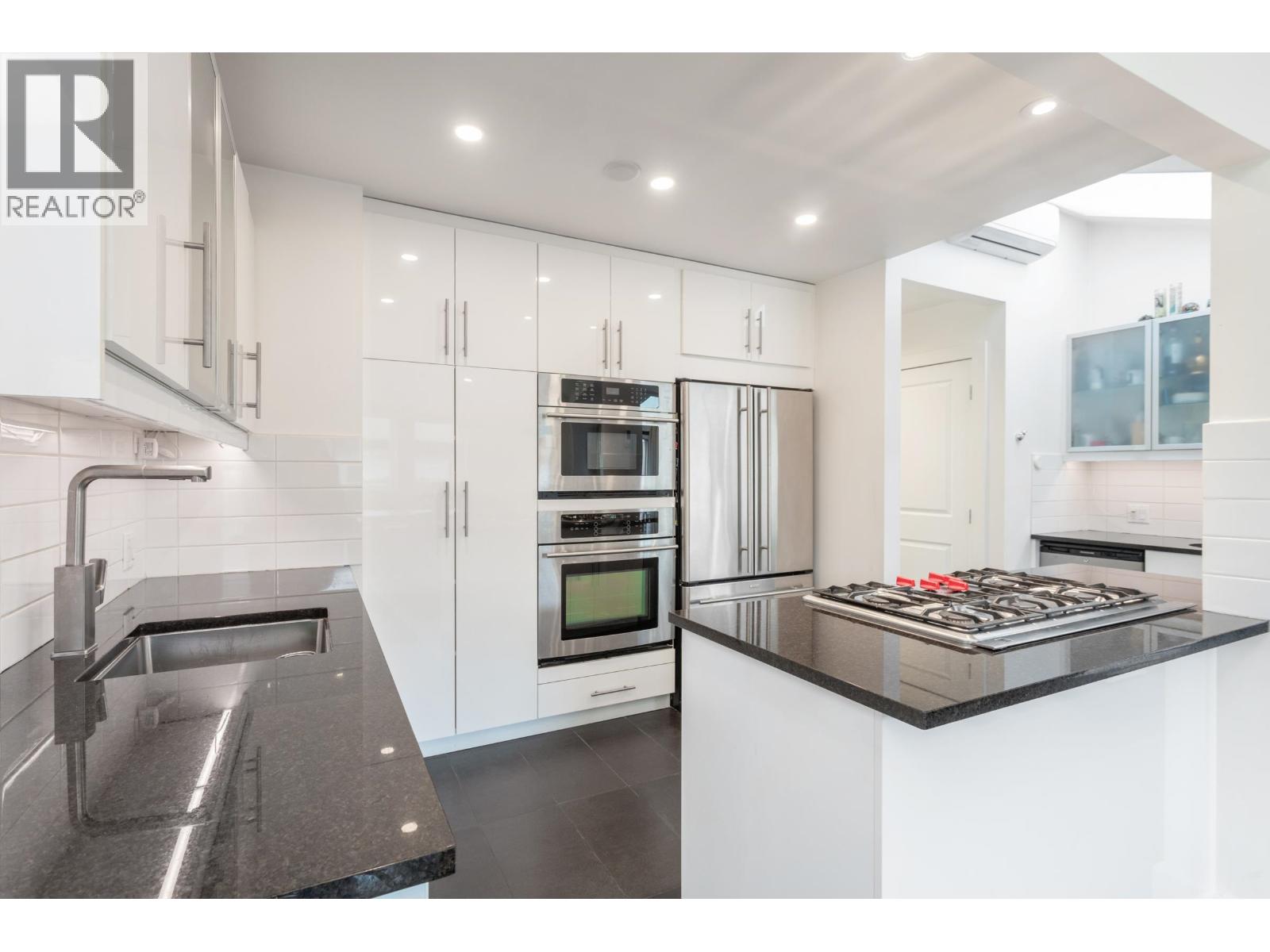 4219 Graveley Street, Burnaby, British Columbia  V5C 3T7 - Photo 6 - R3094709