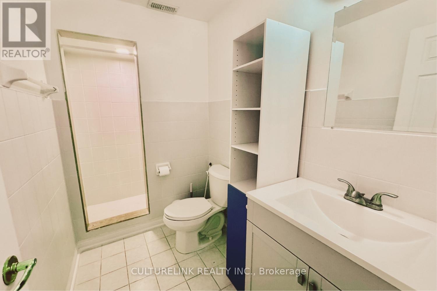 Lower - 918 St Clarens Avenue, Toronto, Ontario  M6H 3X6 - Photo 6 - W12682794