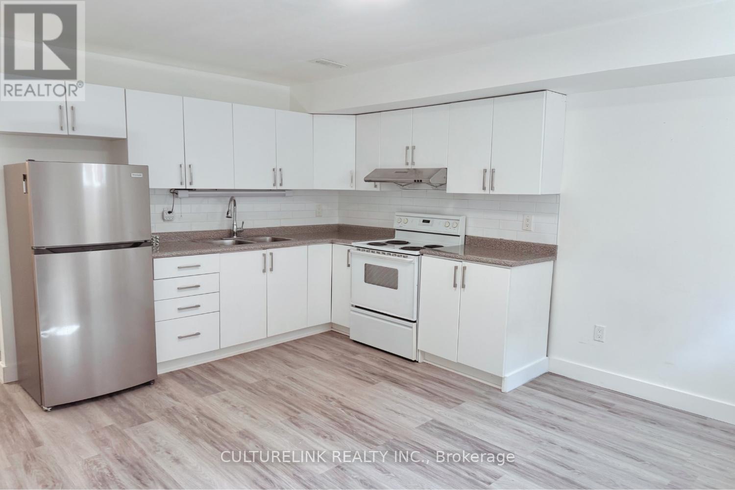 Lower - 918 St Clarens Avenue, Toronto, Ontario  M6H 3X6 - Photo 3 - W12682794