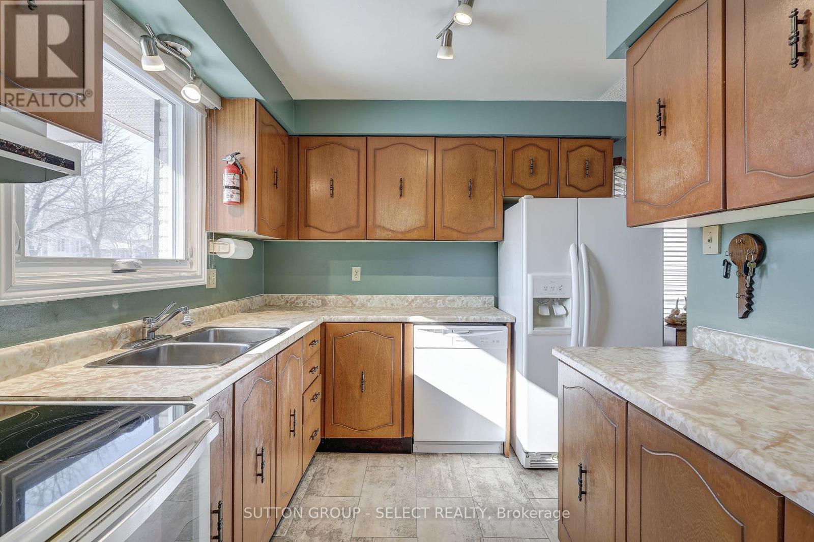 192 Ardsley Crescent, London North, Ontario  N6G 3W7 - Photo 5 - X12843400