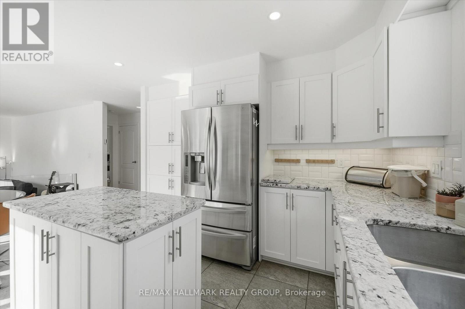 1660 Country Walk Drive, Ottawa, Ontario  K1C 8E2 - Photo 13 - X12843188