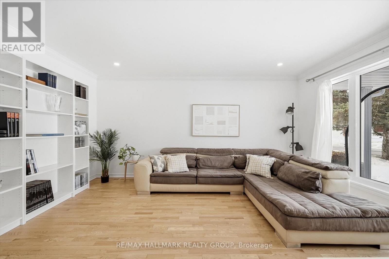 1660 Country Walk Drive, Ottawa, Ontario  K1C 8E2 - Photo 4 - X12843188