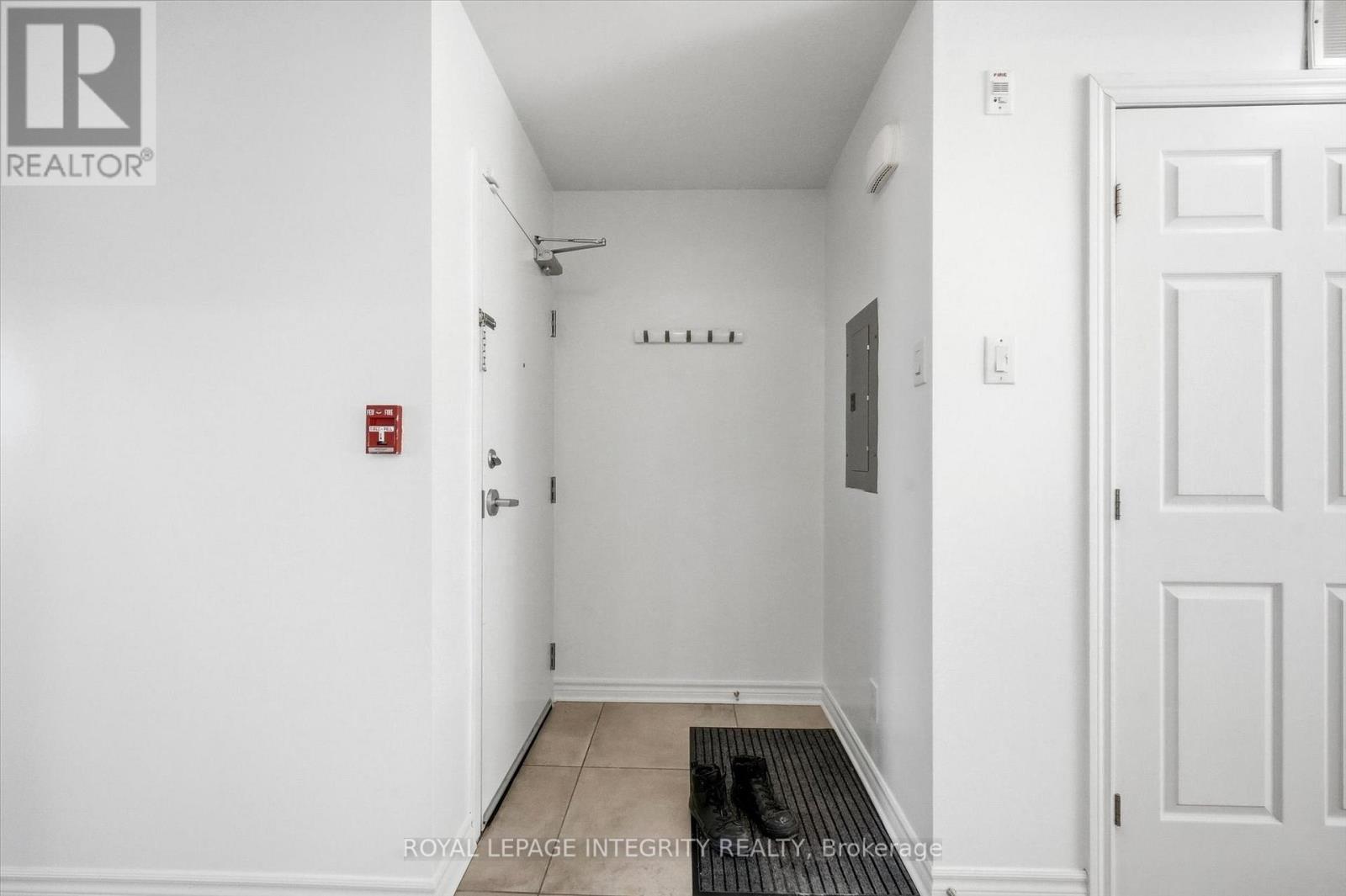 C - 849 Blackcomb Private, Ottawa, Ontario  K1G 4E4 - Photo 5 - X12843348