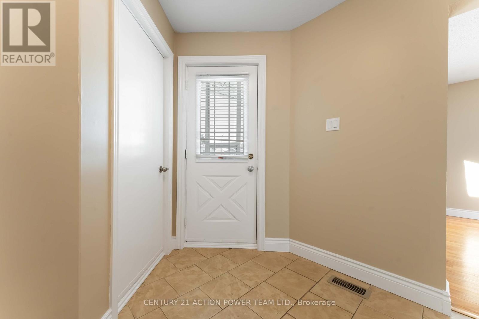 A - 1936 Longman Crescent, Ottawa, Ontario  K1C 5G6 - Photo 3 - X12843356